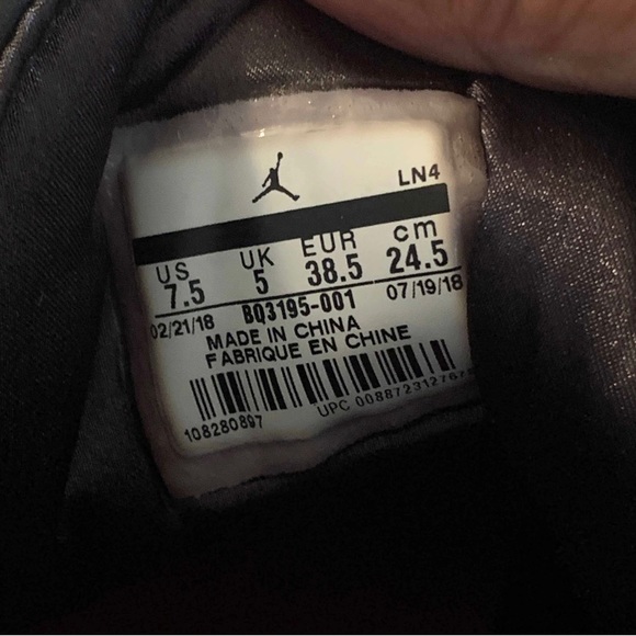 2018 Anna Wintour X wmns Air Jordan 3 ‘Retro Black’ - Picture 2 of 9